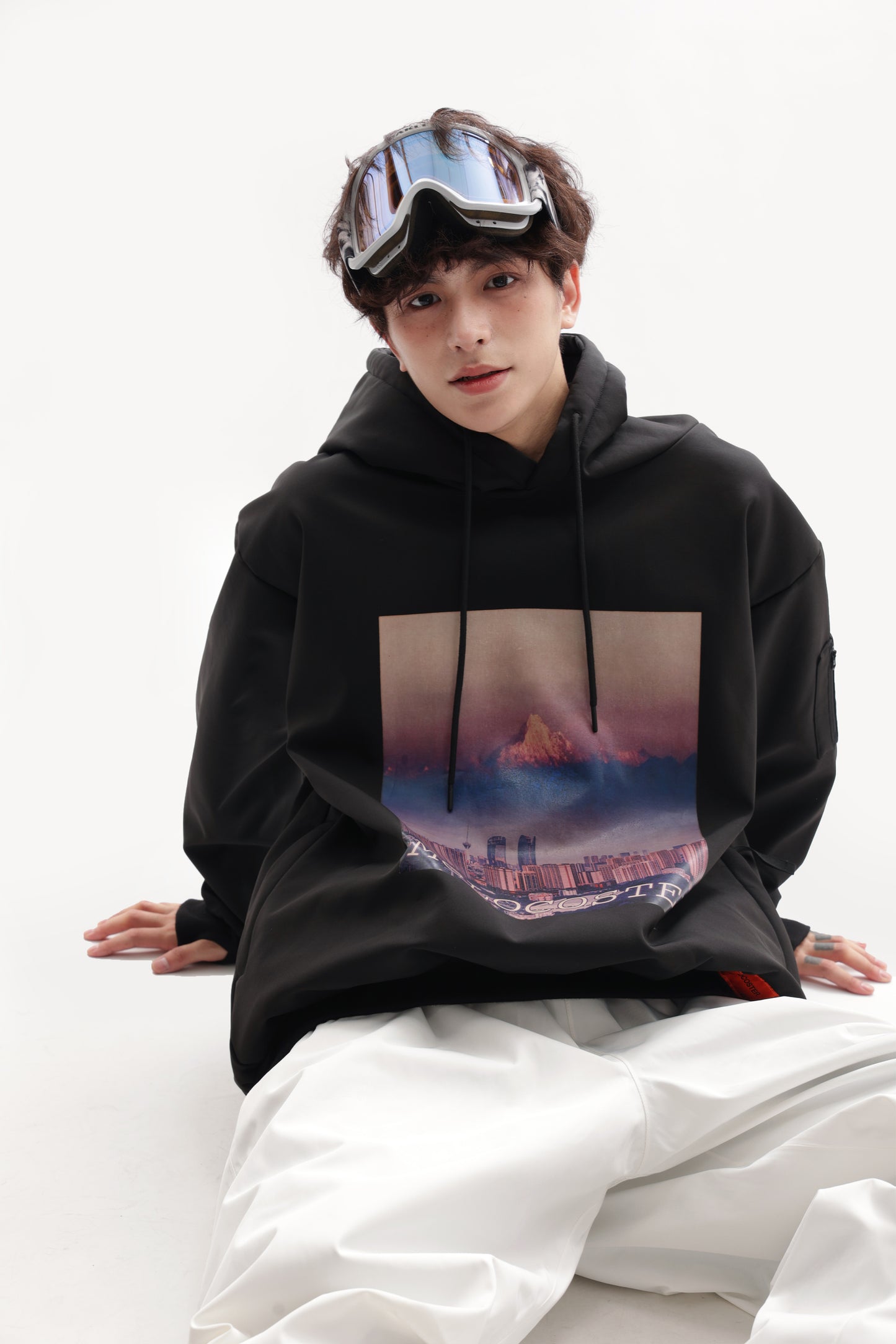 SNOW MOUNTAIN PRINT SNOW HOODIE